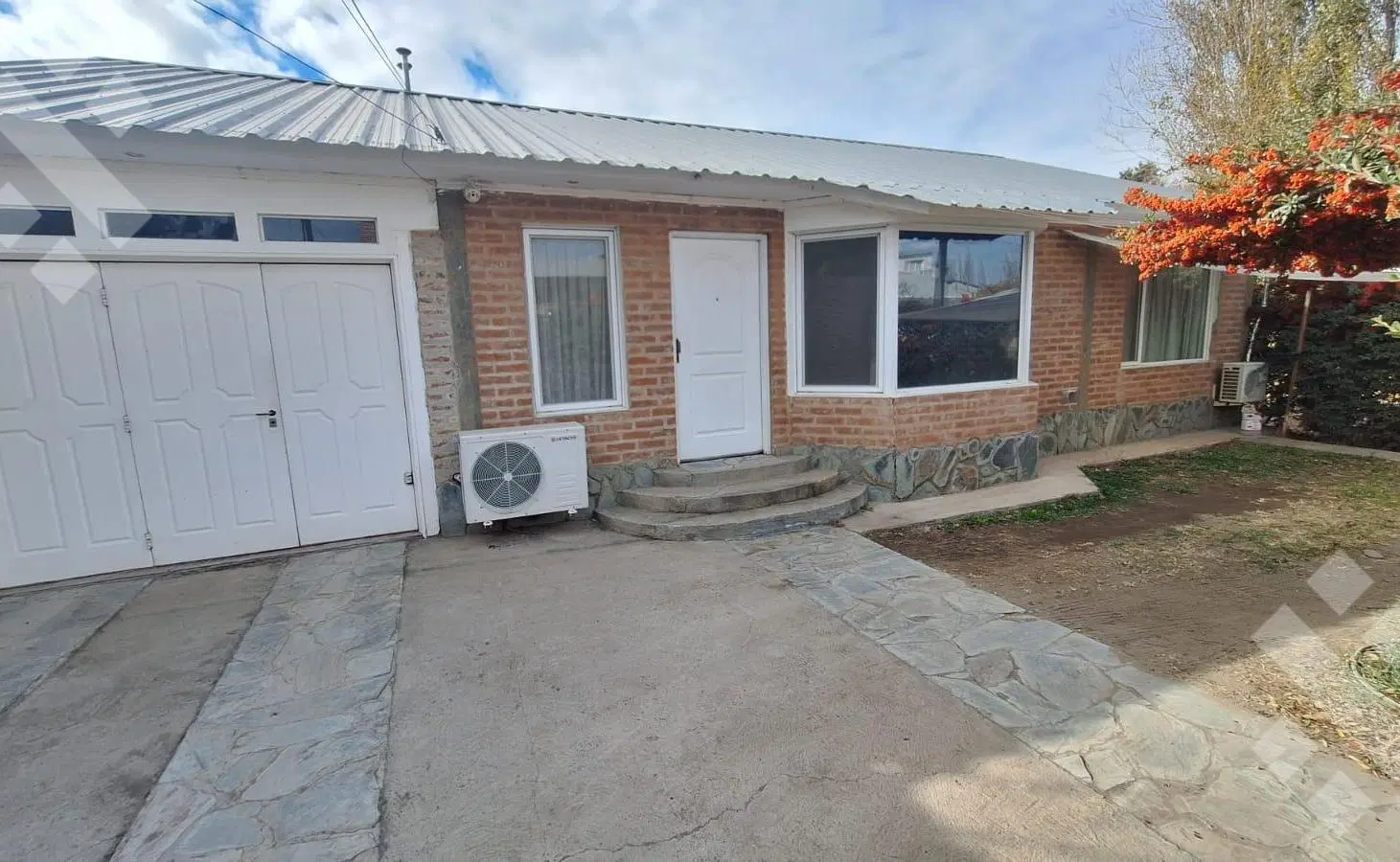 En Venta | Casa de 3 Dormitorios | Barrio Navarro | Plottier 2