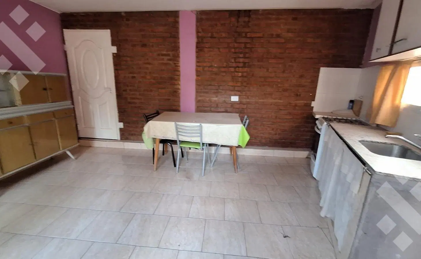 En Venta, | Casa de 6 dormitorios y Patio | Añelo 4