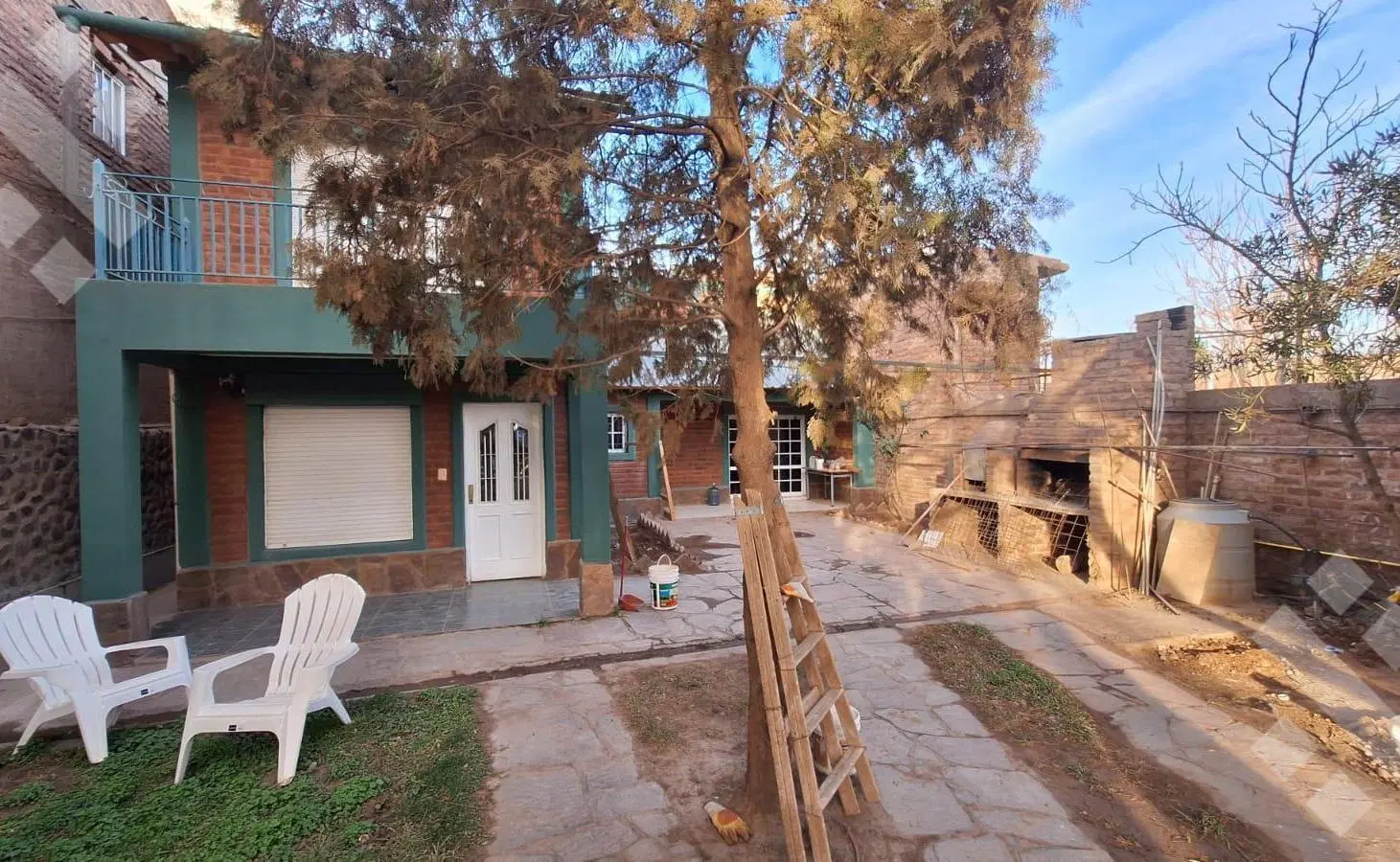 En Venta, | Casa de 6 dormitorios y Patio | Añelo 3