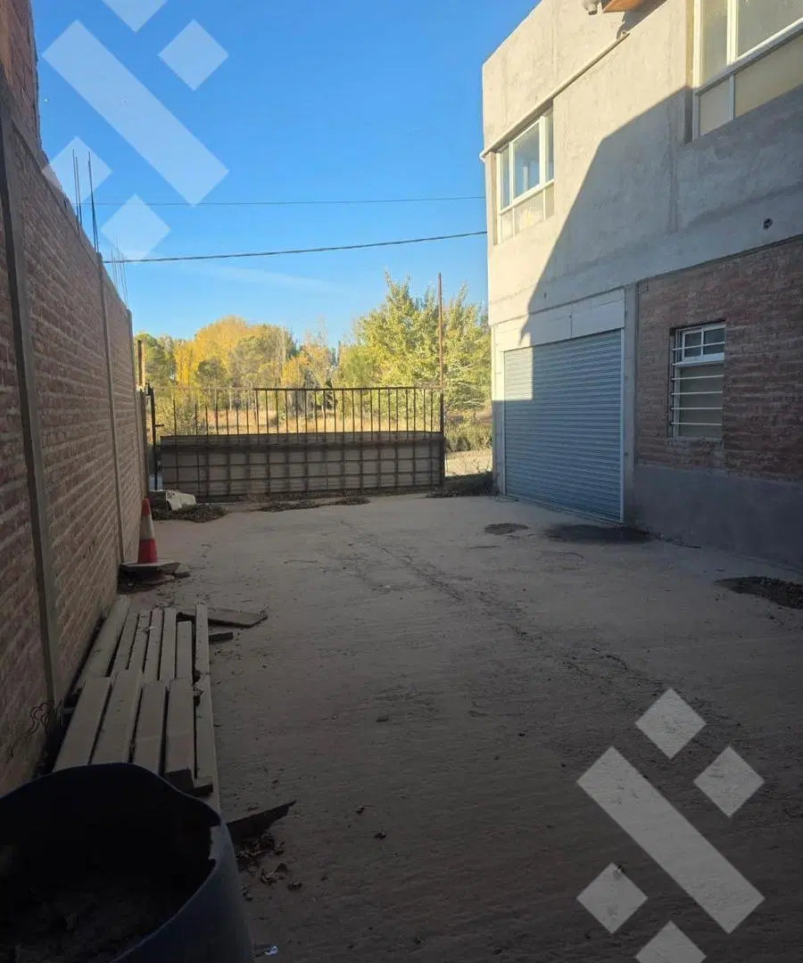 En Alquiler | Galpon de 288 m2 | Calle Pellegrini | Plottier 2