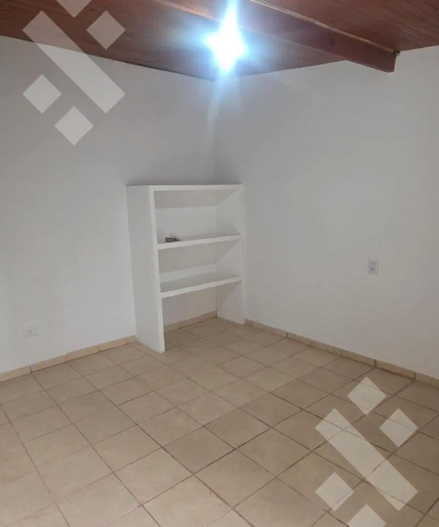 En Alquiler | Casa de 2 Dormitorios | Barrio Los Canales | Plottier 3