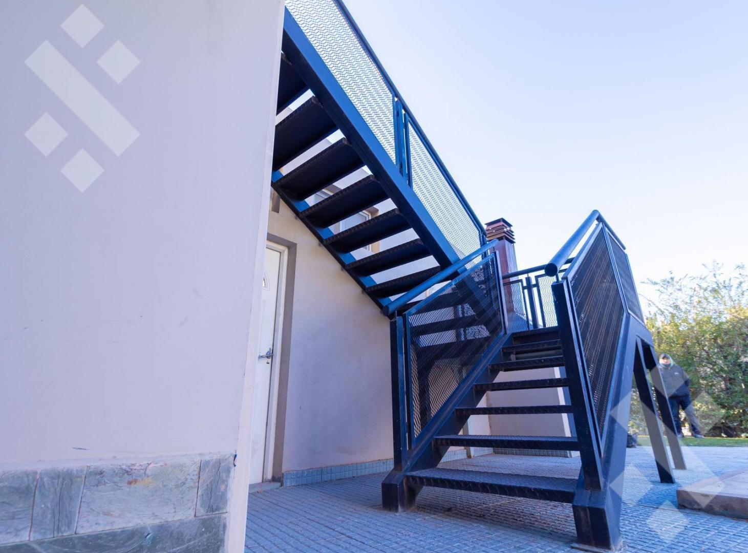 Foto de Venta Casa 3 Dormi con pileta - Bº Comahue Golf Club - Neuquén Capital, imagen 4
