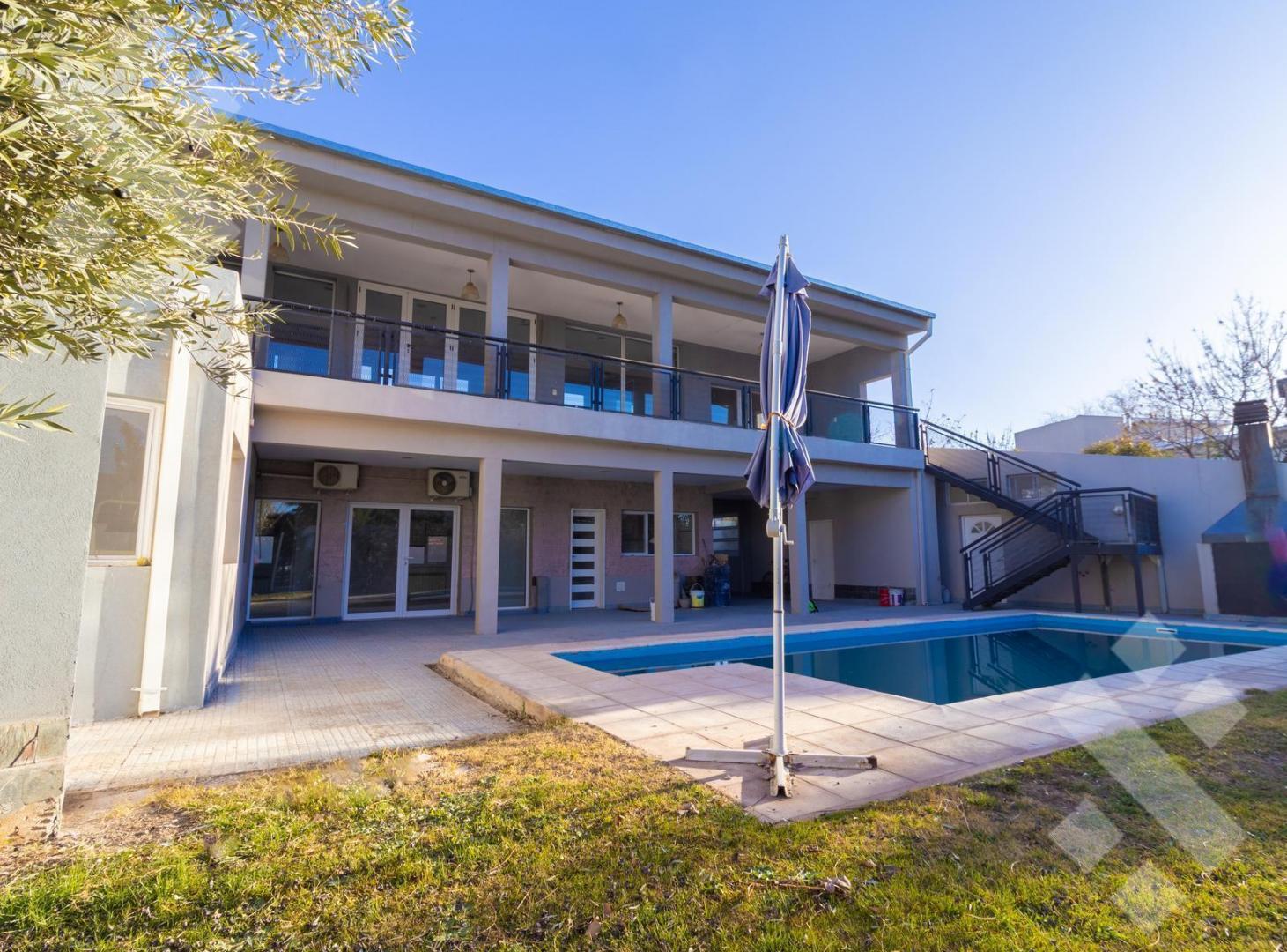 Foto de Venta Casa 3 Dormi con pileta - Bº Comahue Golf Club - Neuquén Capital, imagen 3