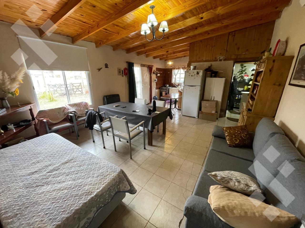 Foto de VENTA DOS CASAS EN CHOCON MEDIO - NEUQUEN CAPITAL, imagen 2