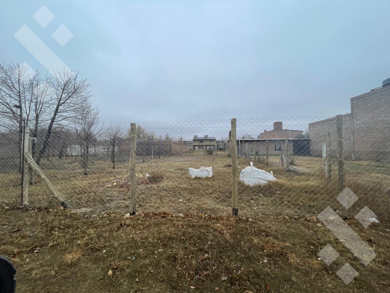 Foto de VENTA DOS CASAS EN CHOCON MEDIO - NEUQUEN CAPITAL, imagen 1