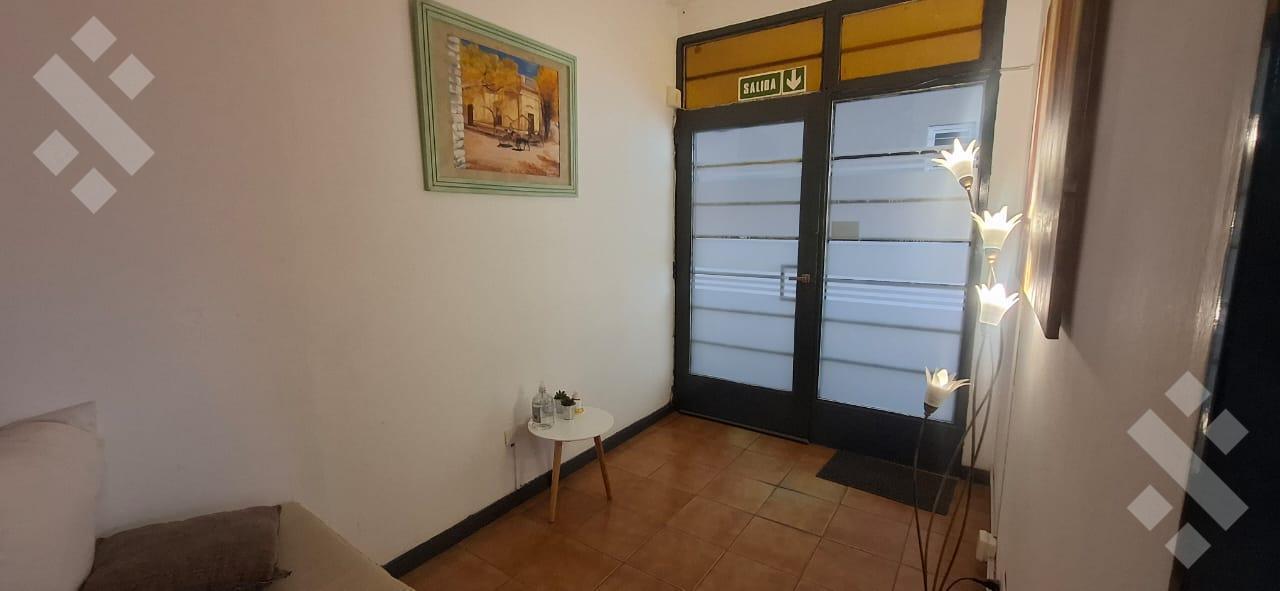 Foto de VENTA OFICINA Santa Fe al 600 pta baja. Neuquen Capital, imagen 1