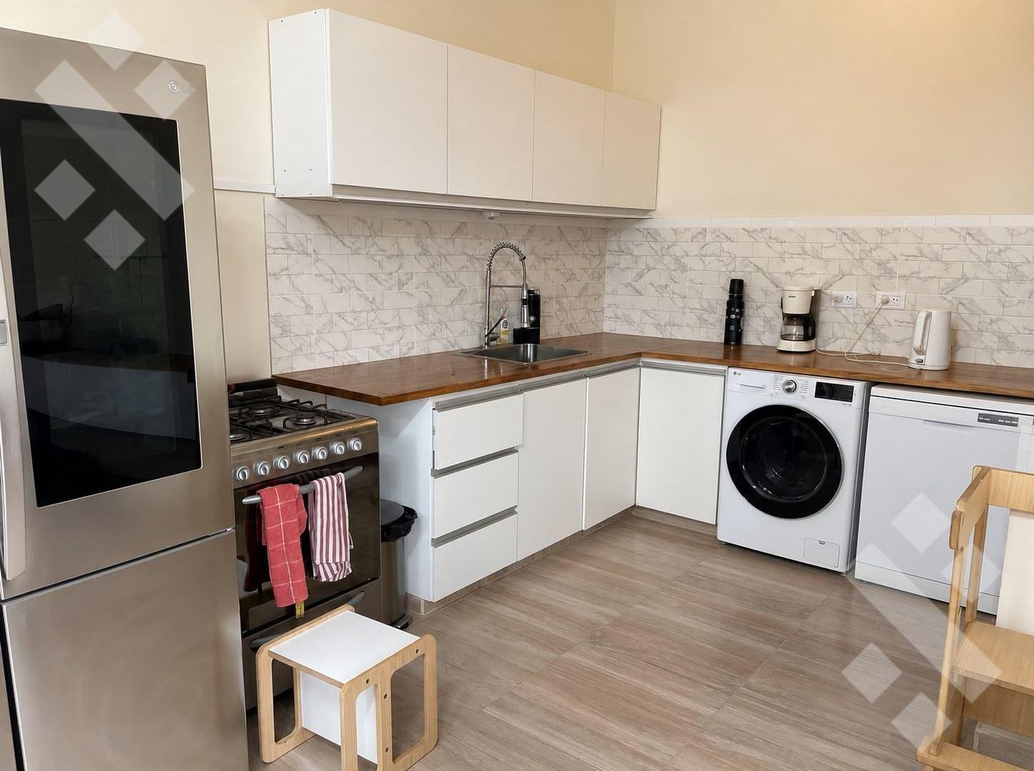 Foto de EN VENTA CASA 1 DORMITORIO, BARRIO BELLA VISTA, PLOTTIER, imagen 2