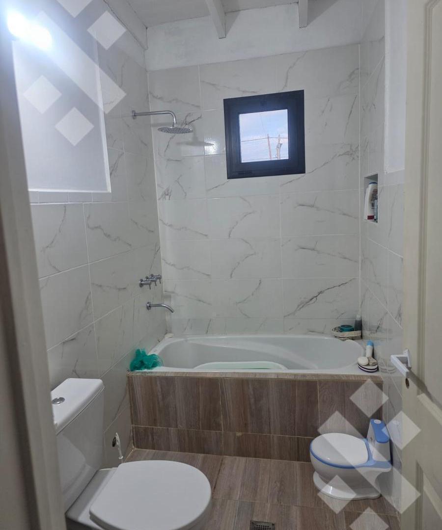 Foto de EN VENTA CASA 1 DORMITORIO, BARRIO BELLA VISTA, PLOTTIER, imagen 3