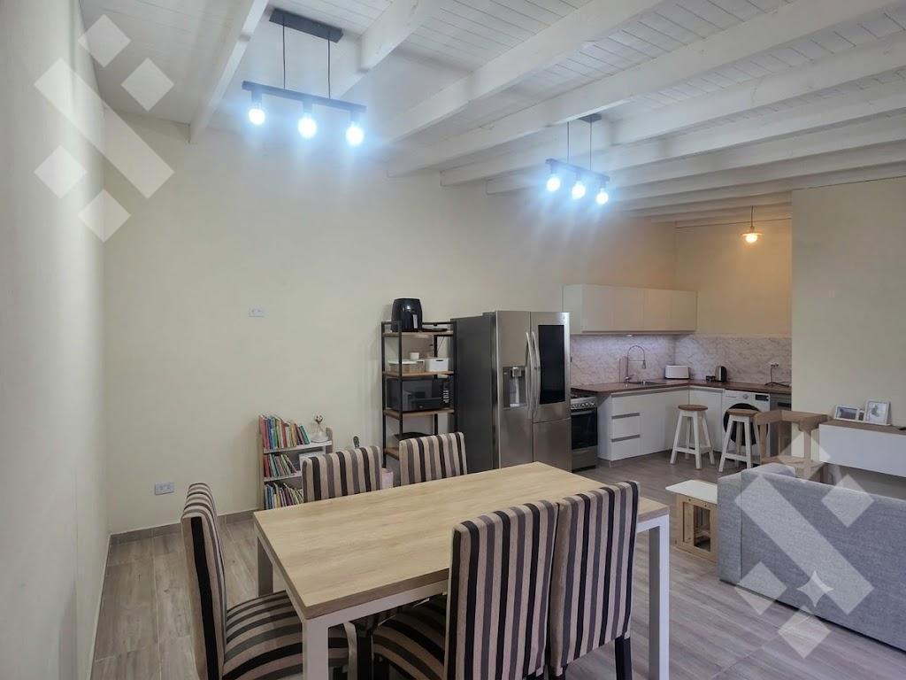 Foto de EN VENTA CASA 1 DORMITORIO, BARRIO BELLA VISTA, PLOTTIER, imagen 3