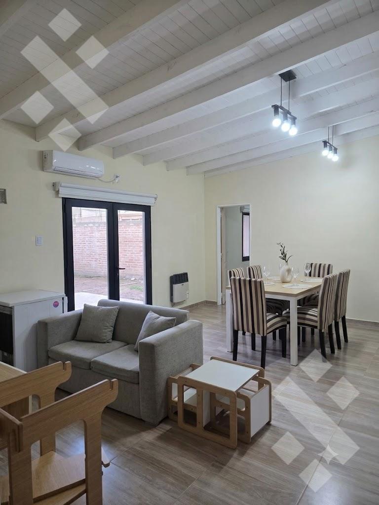Foto de EN VENTA CASA 1 DORMITORIO, BARRIO BELLA VISTA, PLOTTIER, imagen 5