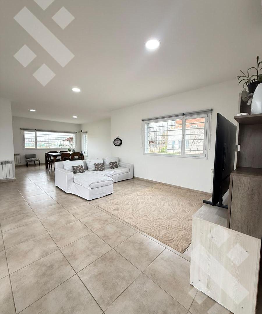 Foto de VENTA - Casa 3 dormitorios- APTO CREDITO HIPOTECARIO | B° Los Castaños, imagen 3