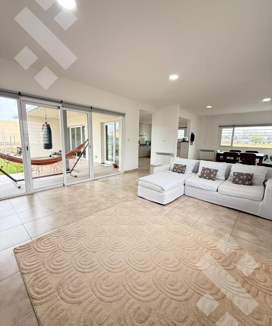 Foto de VENTA - Casa 3 dormitorios- APTO CREDITO HIPOTECARIO | B° Los Castaños, imagen 1