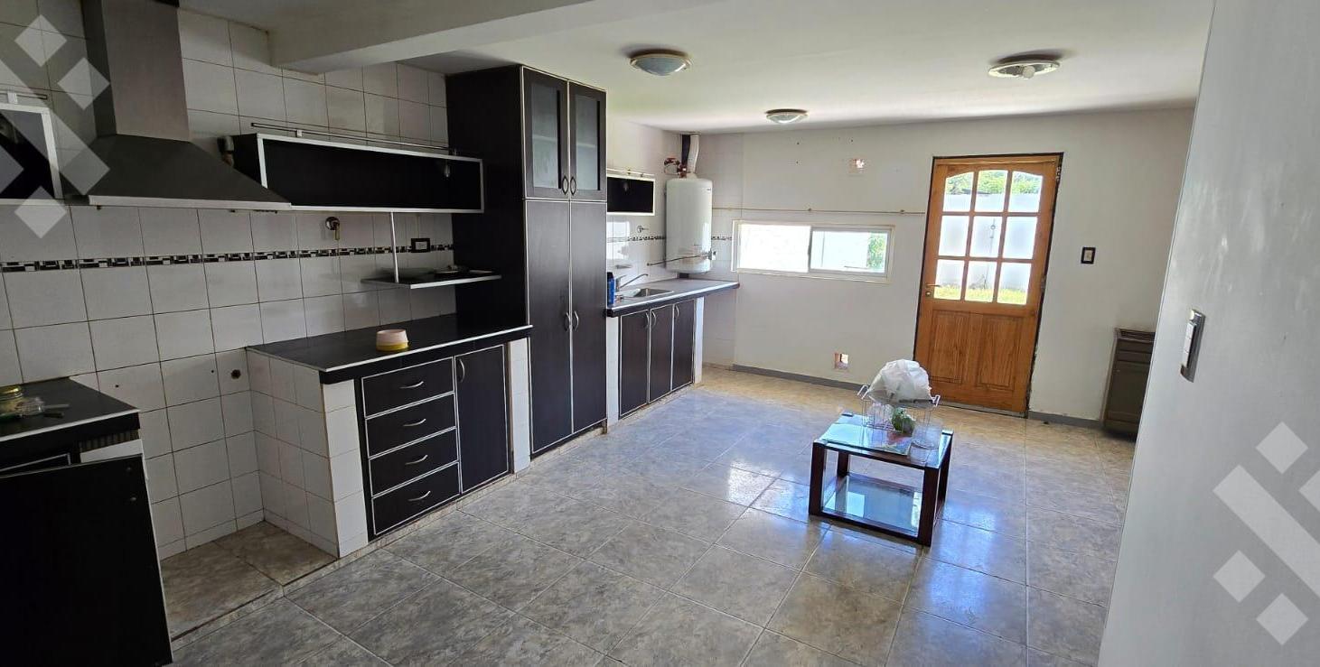 Foto de En Venta | Casa de 2 Dormitorios Depto de 2 Dormitorios | Barrio 160, imagen 1