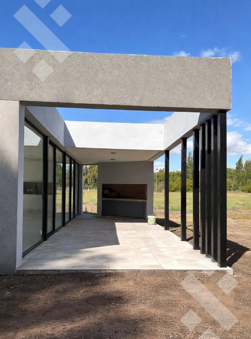 Foto de VENTA CASA 3 DORMITORIOS - B° PRIVADO VILLA DEL RIO NAUTICO, GENERAL, imagen 1