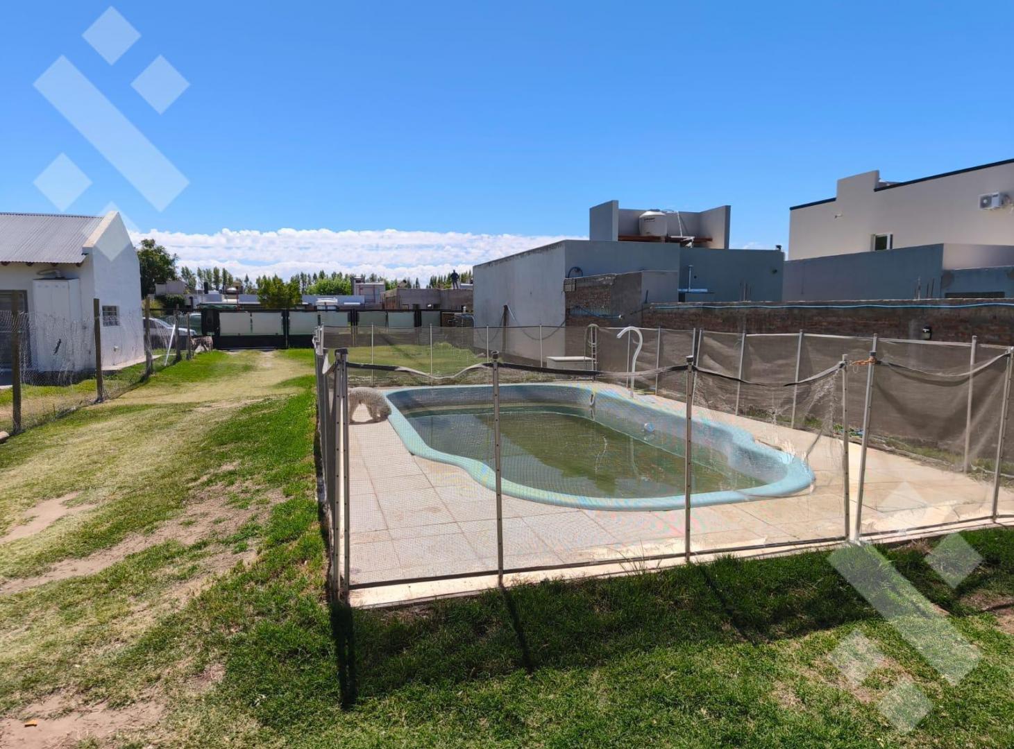 Foto de Venta de Casa estilo quincho, Barrio Piedra Blanca, Fernandez Oro, imagen 2