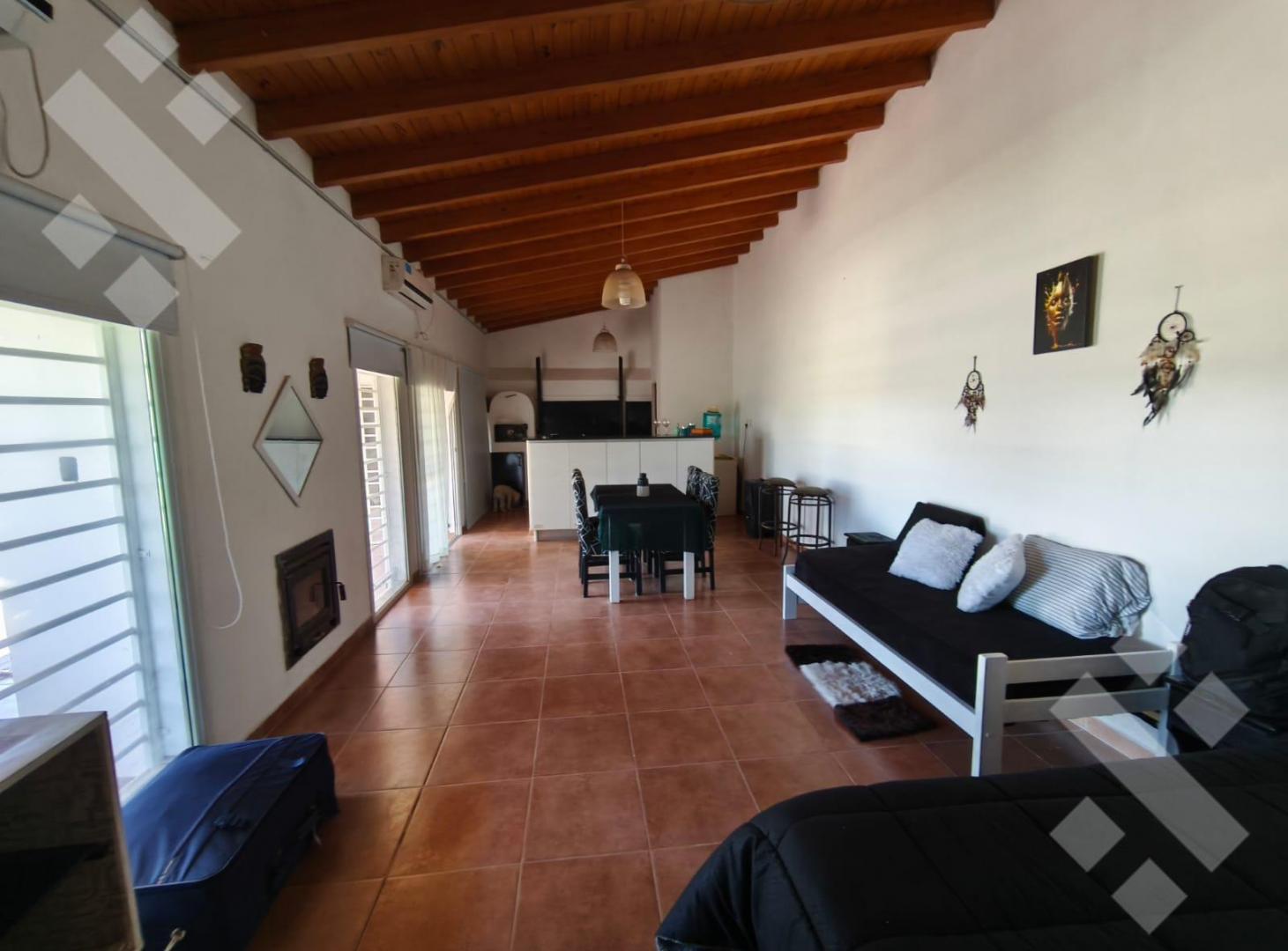 Foto de Venta de Casa estilo quincho, Barrio Piedra Blanca, Fernandez Oro, imagen 3