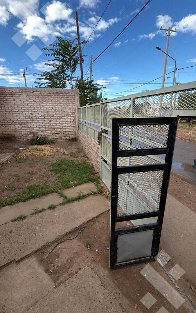 Foto de En Venta | Casa de 2 Dormitorios | Zona Centro | Centenario, imagen 2