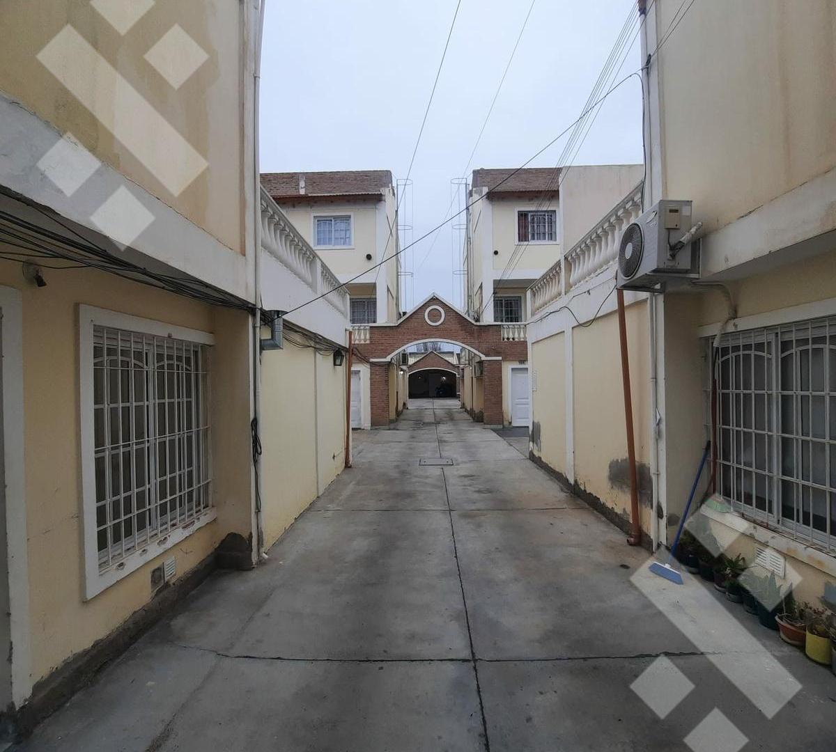 Foto de En Alquiler | Departamento de 2 Dormitorios con cochera | B° Lejos de, imagen 2