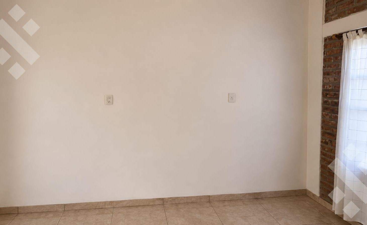 Foto de ALQUILER CASA DE CHACRA 2 DORMITORIOS - FERNANDEZ ORO, imagen 2