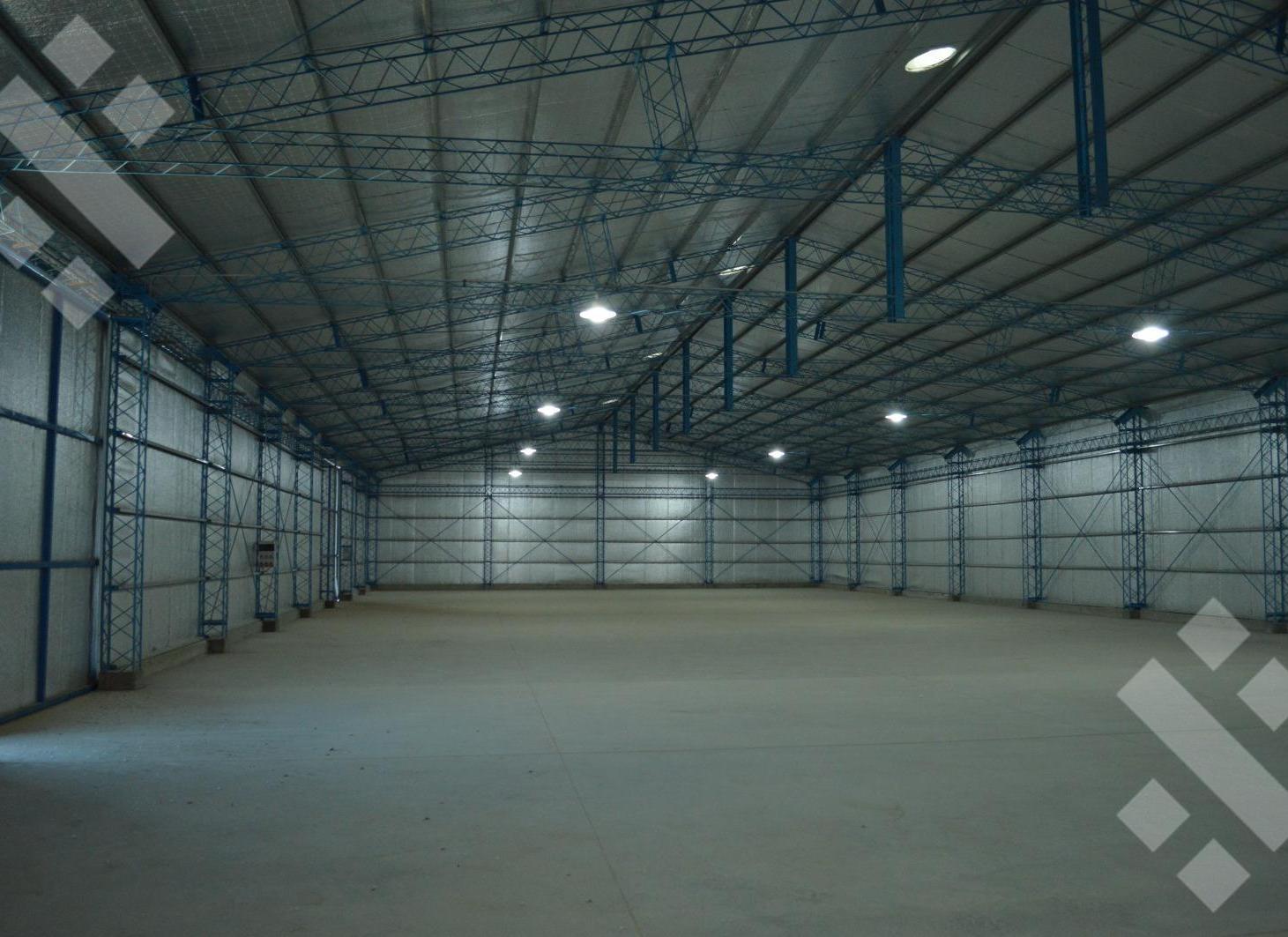 ALQUILER - Nave Industrial con Oficinas (Playa de maniobras)
