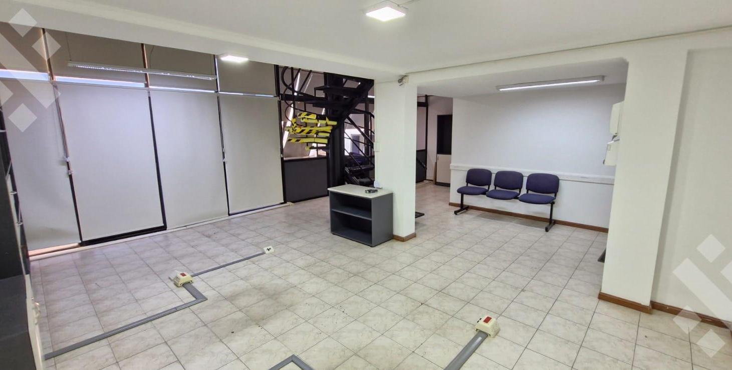 Foto de Venta oficina 2 plantas 3 cocheras Neuquen Capital, imagen 2