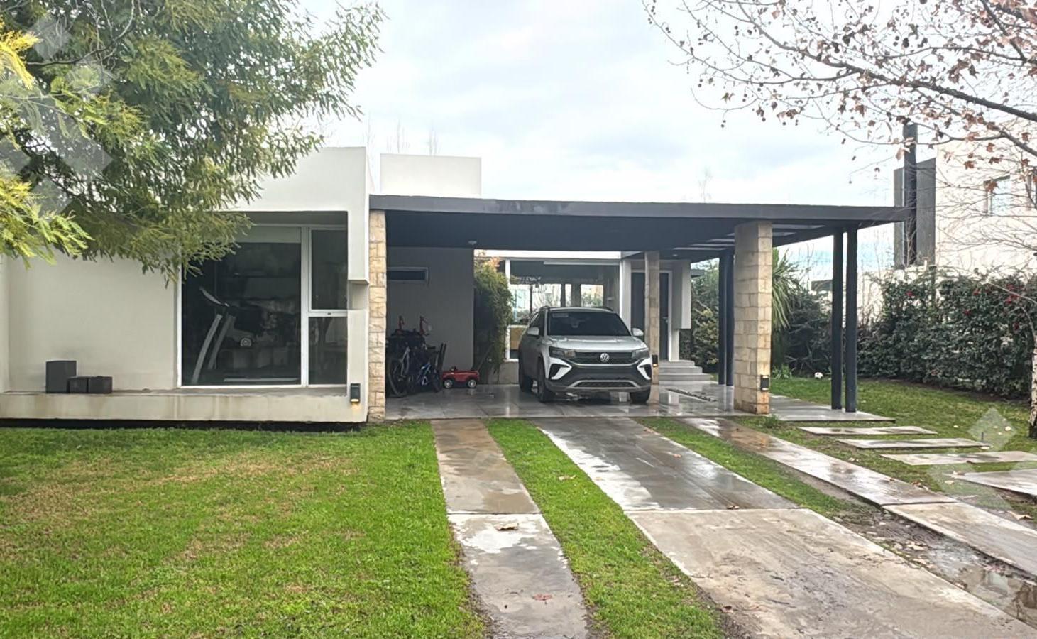 Foto de Venta Casa 4 dormi Pileta - Bº La Zagala - Neuquén Capital, imagen 1
