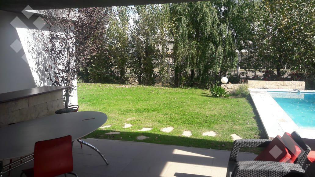 Foto de Venta Casa 4 dormi Pileta - Bº La Zagala - Neuquén Capital, imagen 2