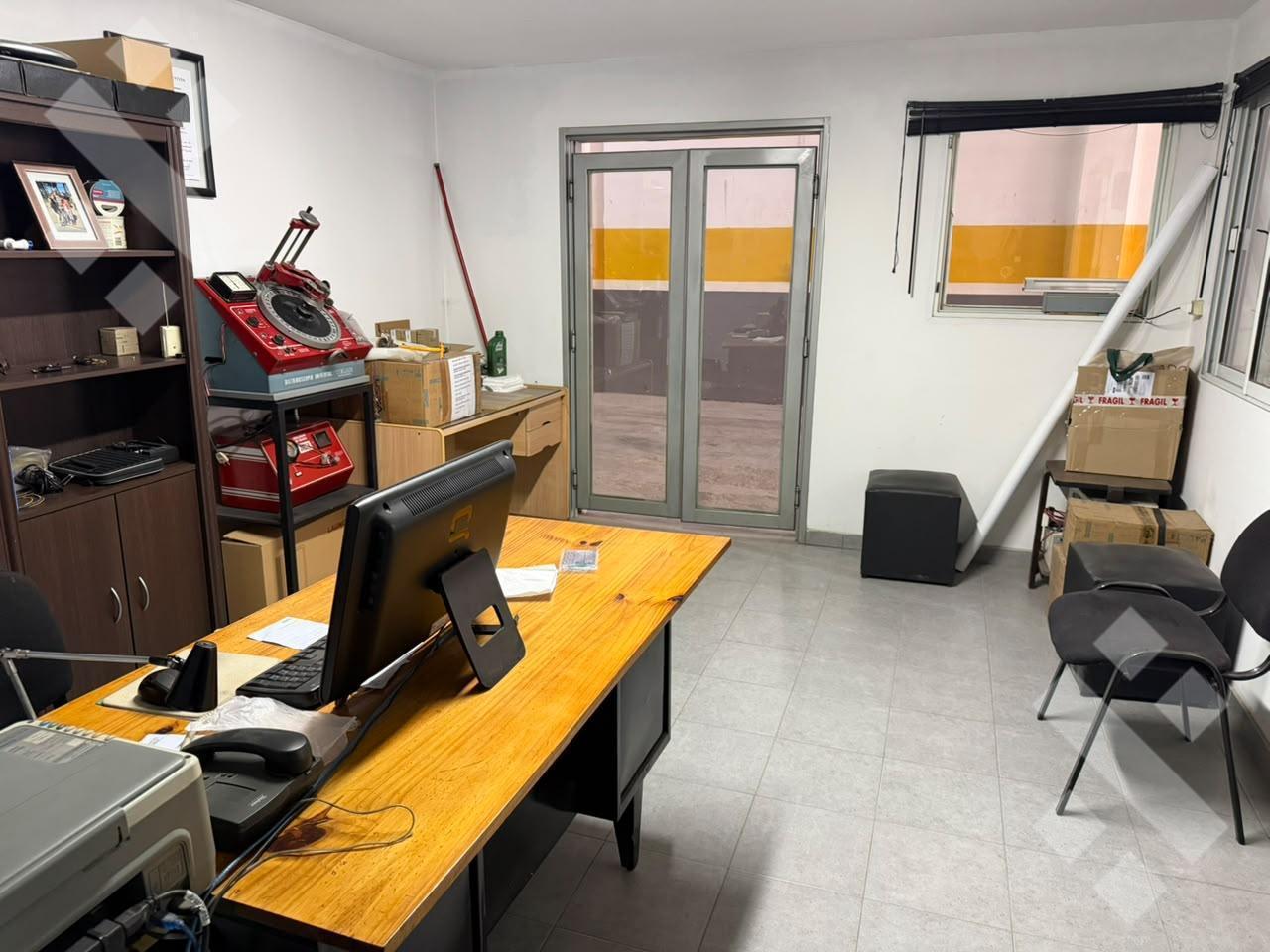 Foto de En Alquiler | Galpón con Oficinas | Angel Edelman 162 | Neuquén, imagen 2