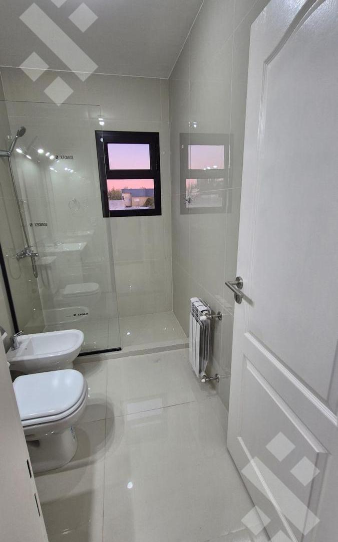 Foto de En Venta | PH de 2 Dormitorios | B° Perticone | Centenario, imagen 2