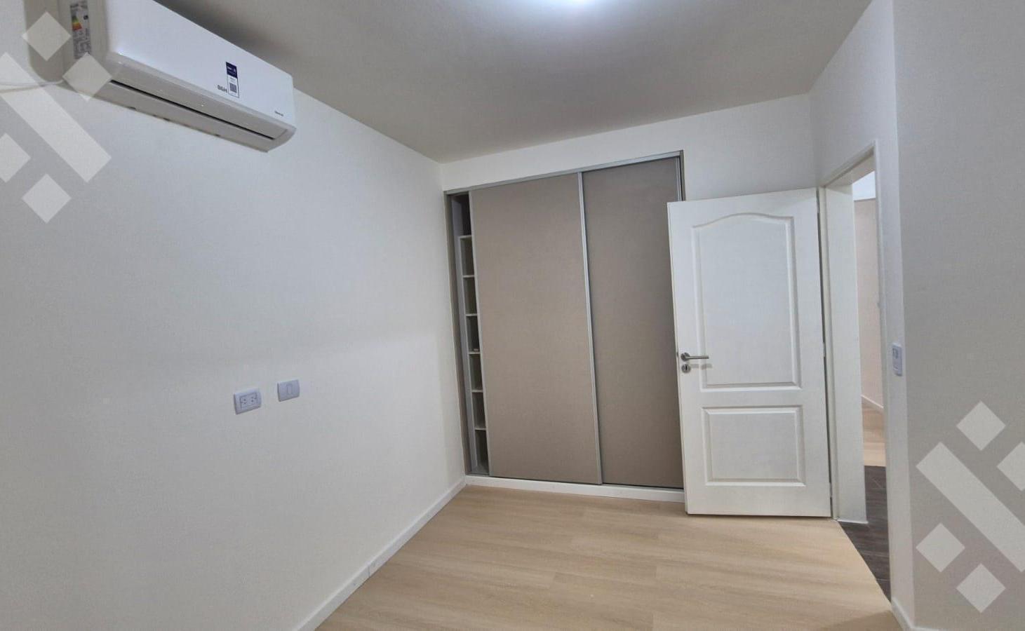 Foto de En Venta | PH de 2 Dormitorios | B° Perticone | Centenario, imagen 1