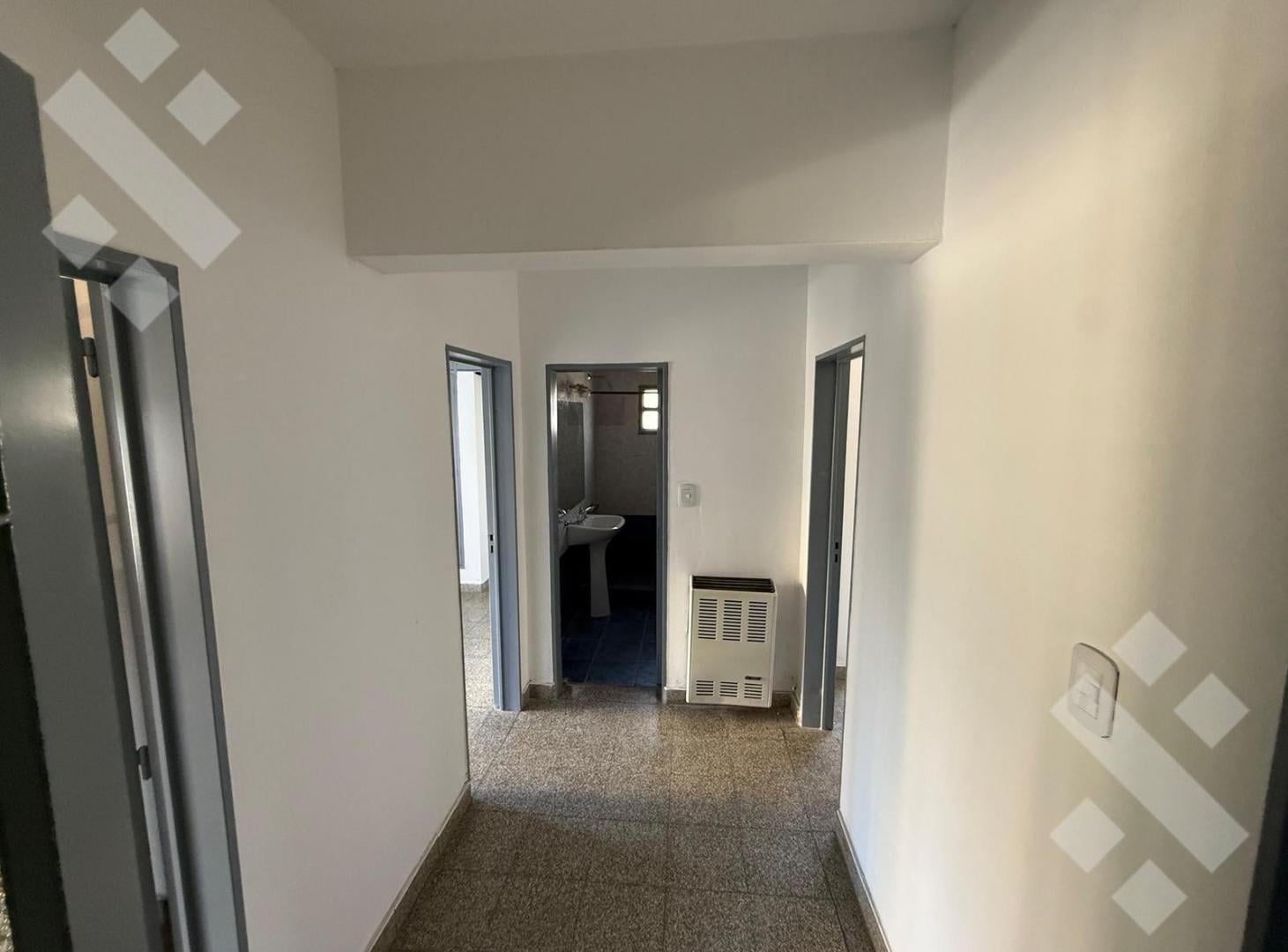 Foto de VENTA DEPARTAMENTOS 3 DORM calle Mendoza e Independencia. Neuquen, imagen 2