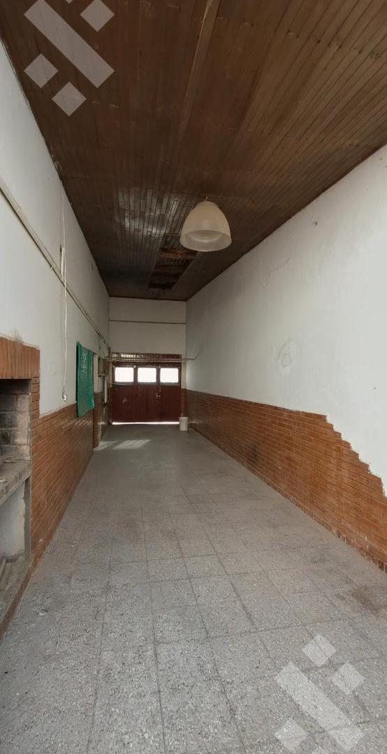 Foto de CASA EN VENTA 3 DORM CON LOCAL | Tucumán 400 – B° Santa Rosa |, imagen 2