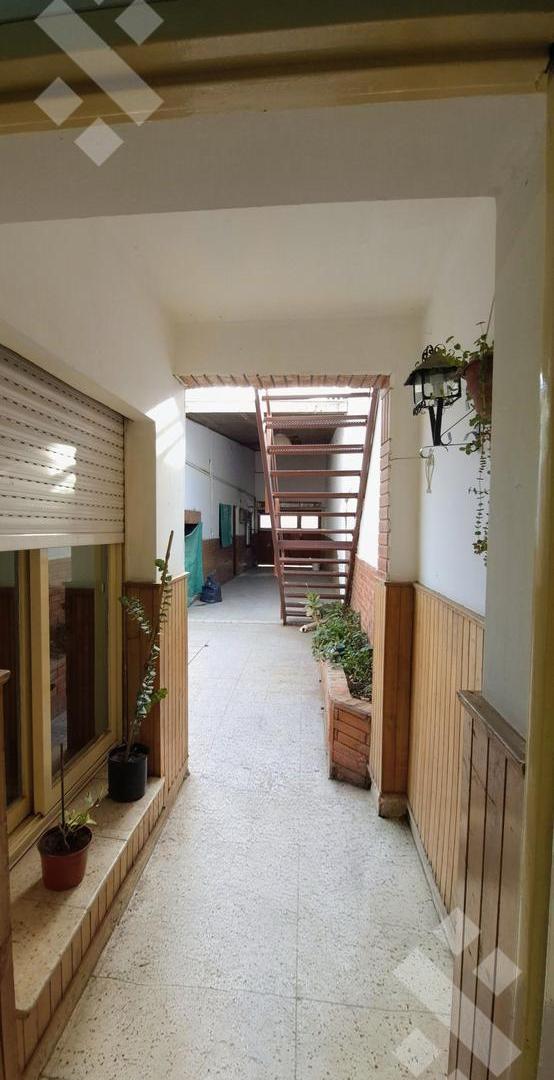 Foto de CASA EN VENTA 3 DORM CON LOCAL | Tucumán 400 – B° Santa Rosa |, imagen 3