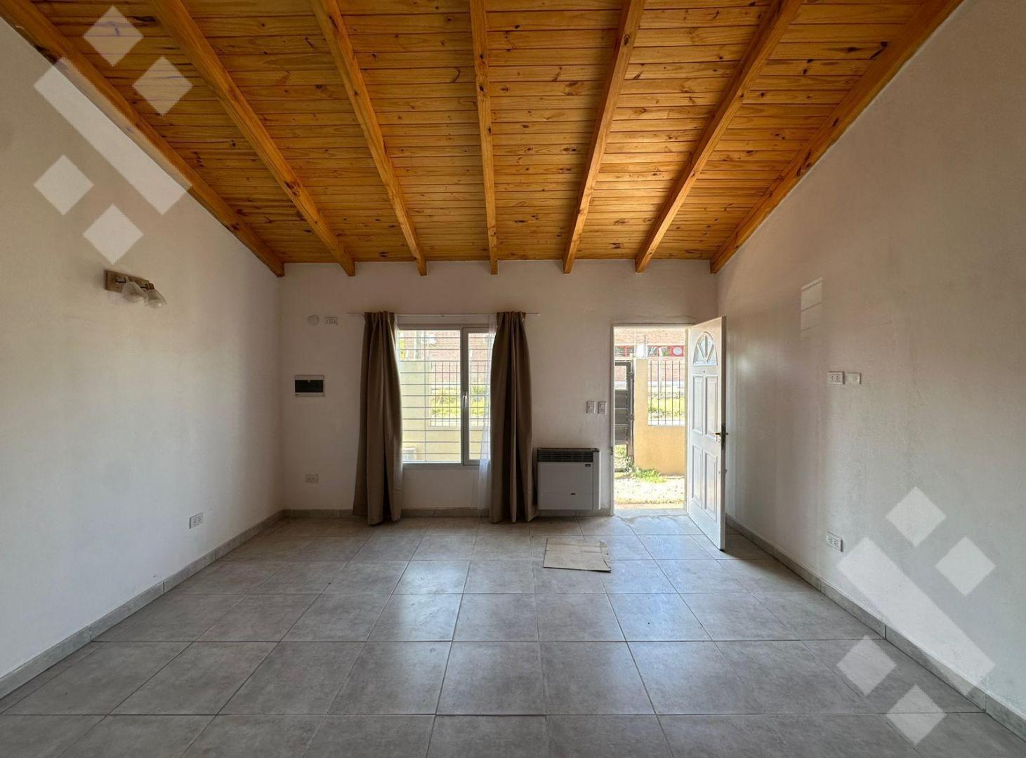 Foto de En Alquiler | Casa de 2 Dormitorios | B° Venezia | Plottier, imagen 1