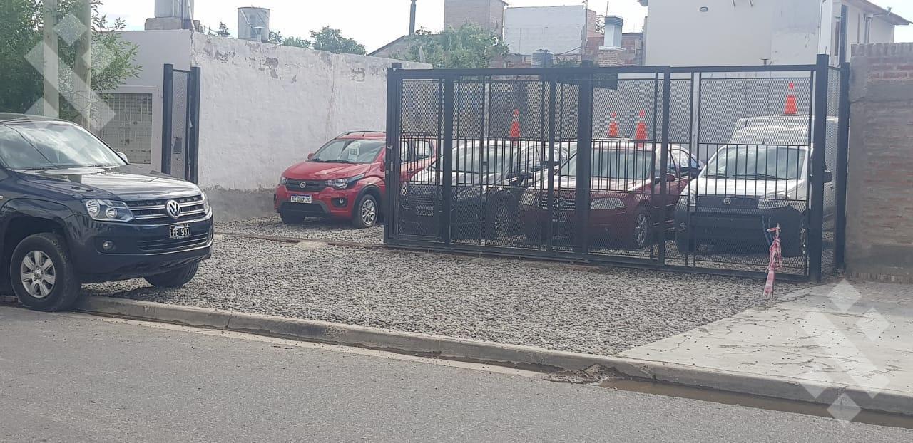 Foto de ALQUILER PREDIO CERRADO CON OFICINA Intendente Mango al 700, imagen 2