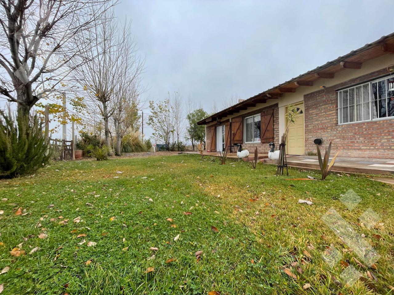Foto de VENTA DOS CASAS CON PILETA - VILLA EL CHOCON - NEUQUEN CAPITAL, imagen 4