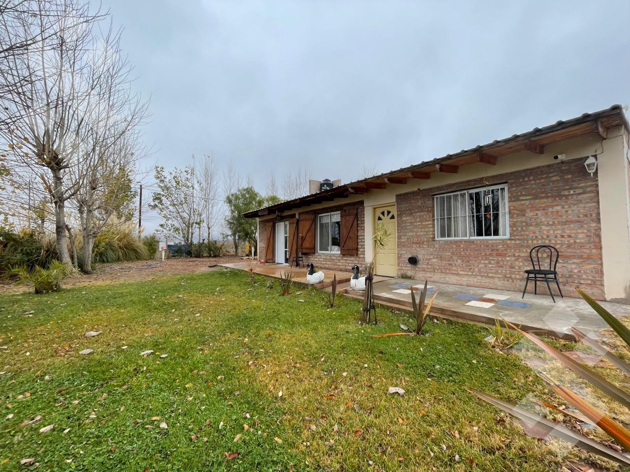 Foto de VENTA DOS CASAS CON PILETA - VILLA EL CHOCON - NEUQUEN CAPITAL, imagen 3