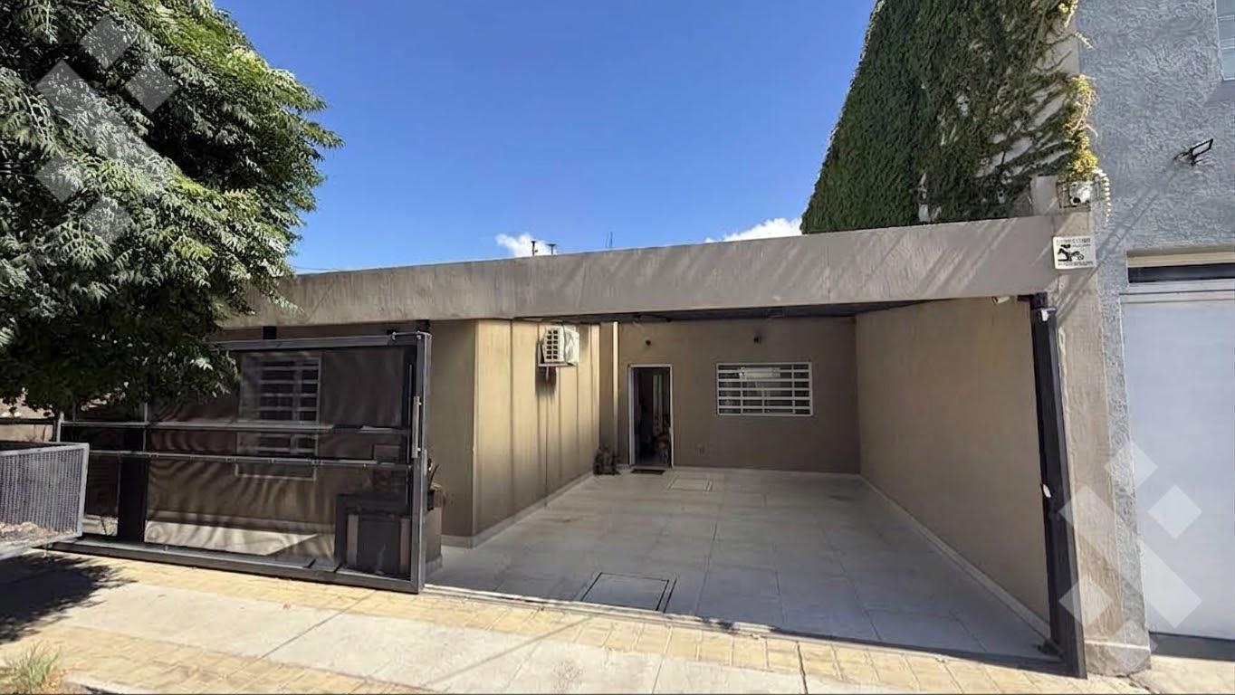 Foto de Venta casa 3 Dormitorios en Calle Casilda 800 Neuquen capital, imagen 5