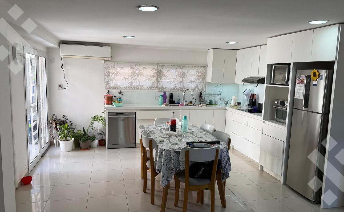 Foto de Venta casa 3 Dormitorios en Calle Casilda 800 Neuquen capital, imagen 3