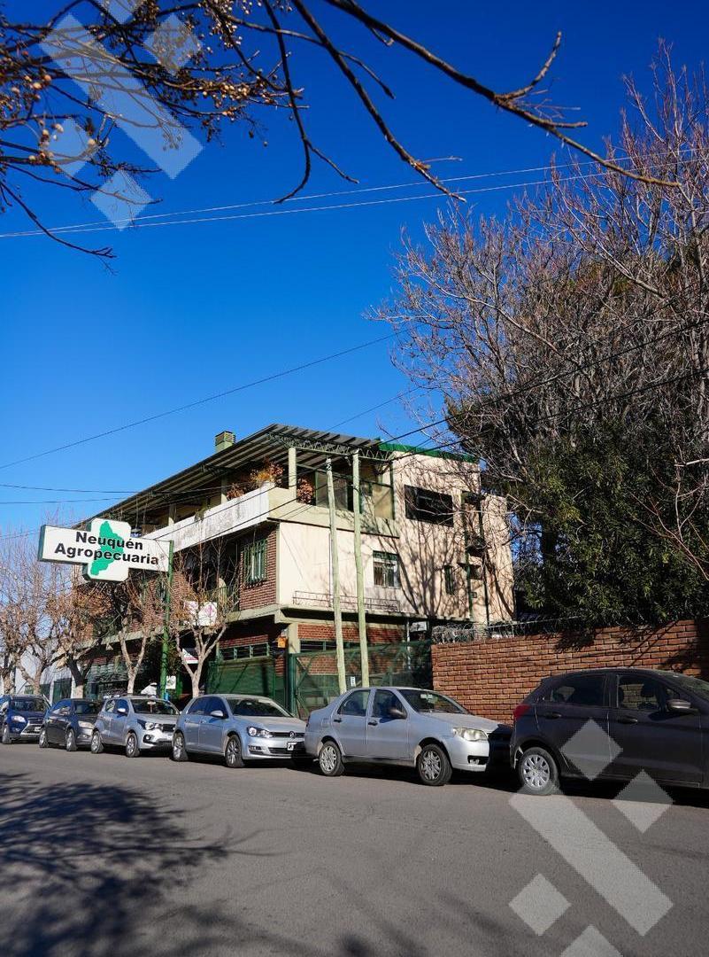 Foto de VENTA EDIFICIO COMERCIAL CON DEPARTAMENTO Y DEPÓSITO, NEUQUÉN CAPITAL, imagen 3