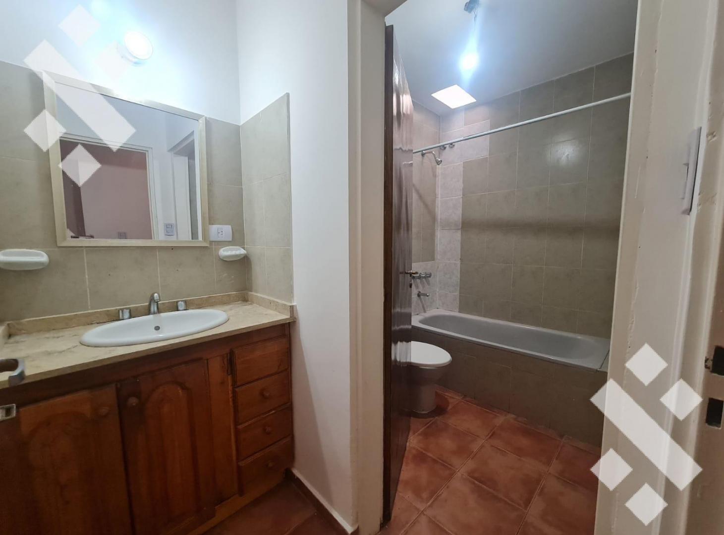 Foto de Alquiler Casa 3 dormitorios - Formosa al 1300 - Bº Santa Genoveva, imagen 2