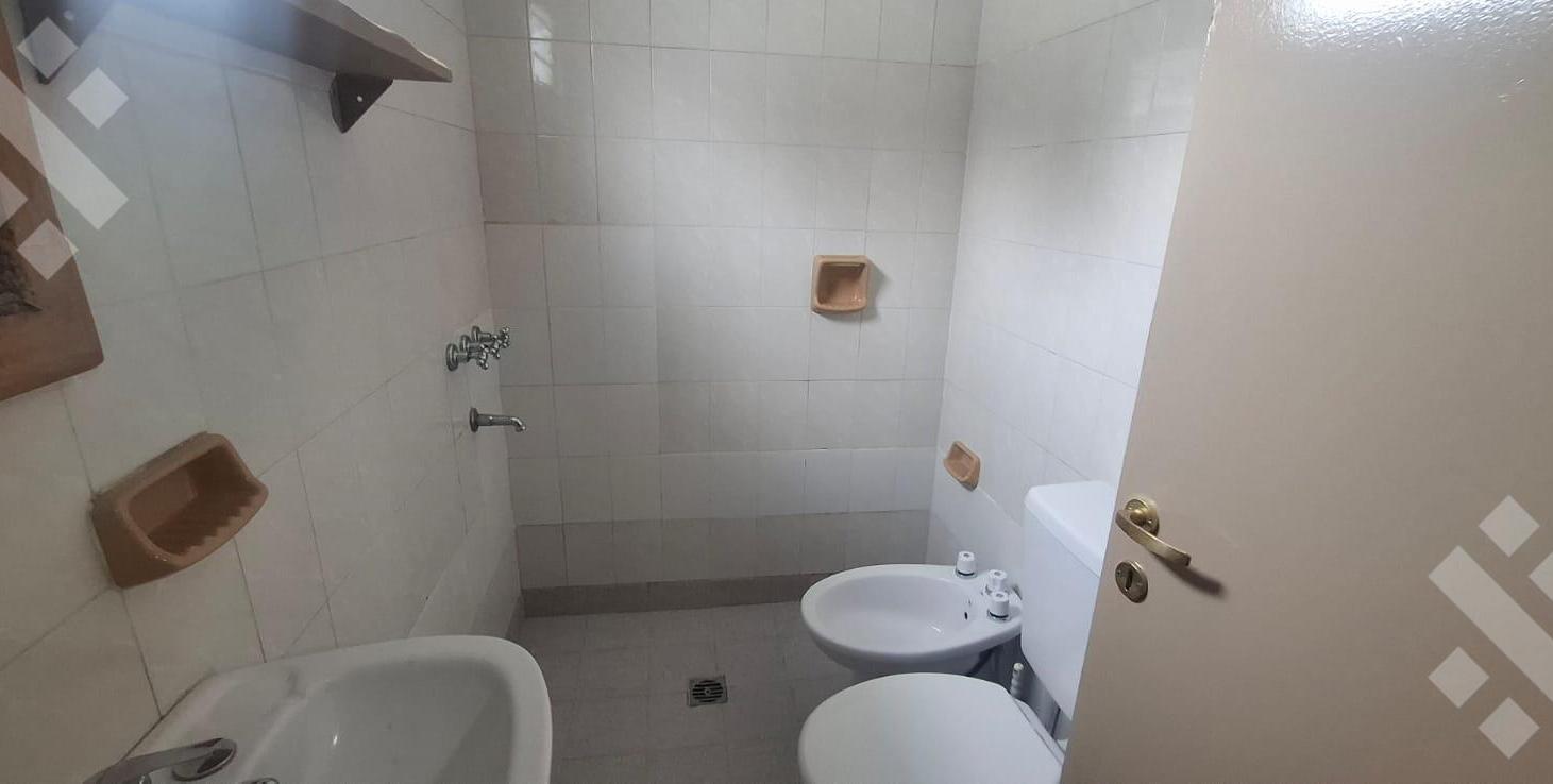 Foto de Alquiler dpto 2 dormitorio, patio con parrilla. Leguizamon al 100, imagen 2