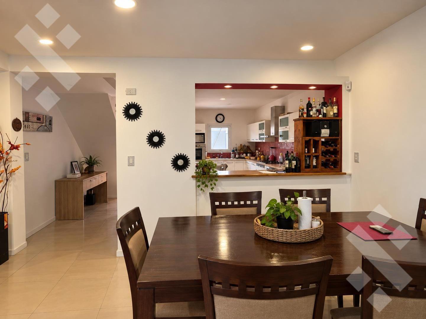 Foto de En Venta | Casa de 4 Dormitorios | Barrio 107 Viviendas | Plottier, imagen 2