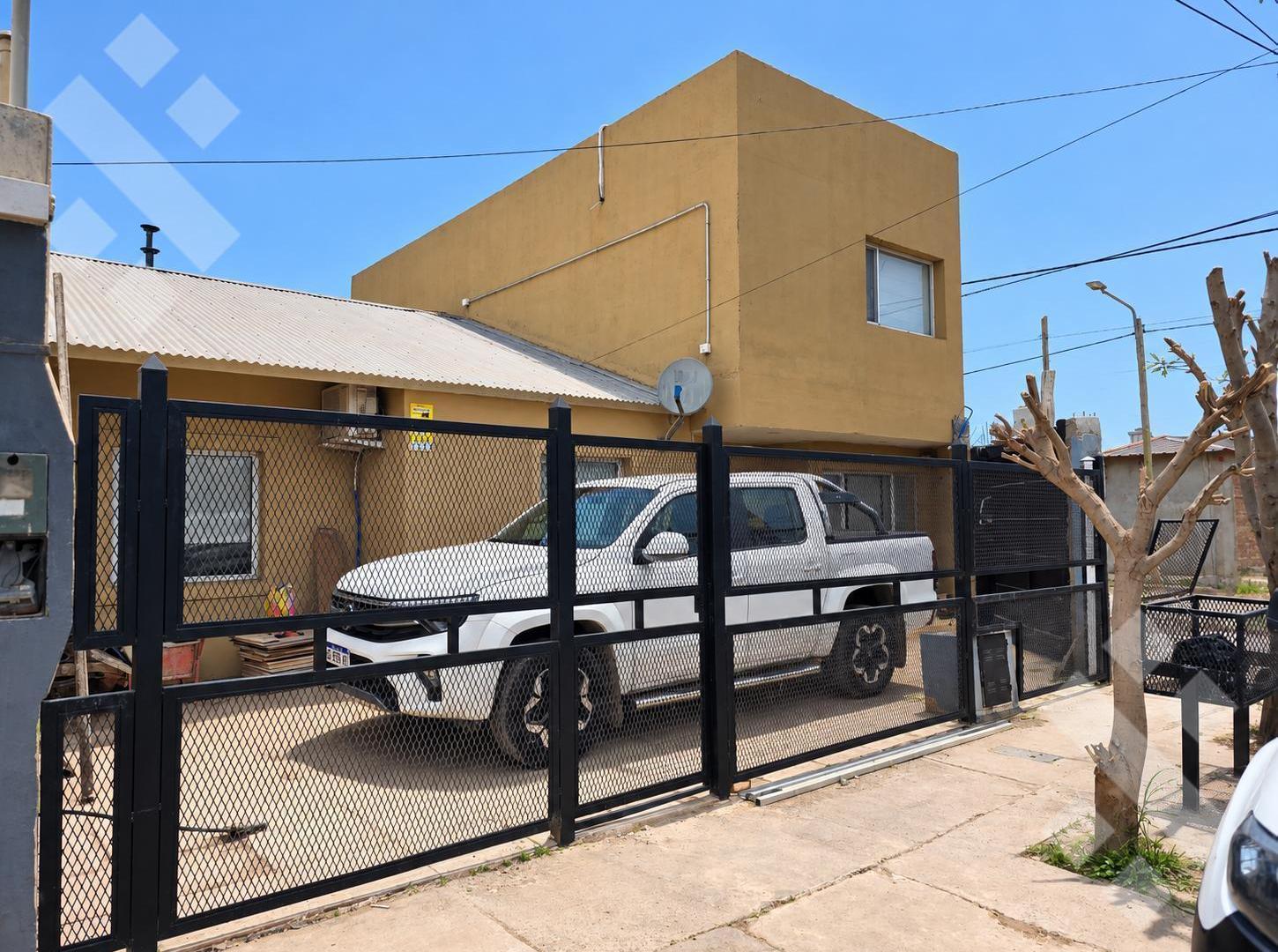 Foto de En Venta | Casa de 4 Dormitorios | Barrio 107 Viviendas | Plottier, imagen 1