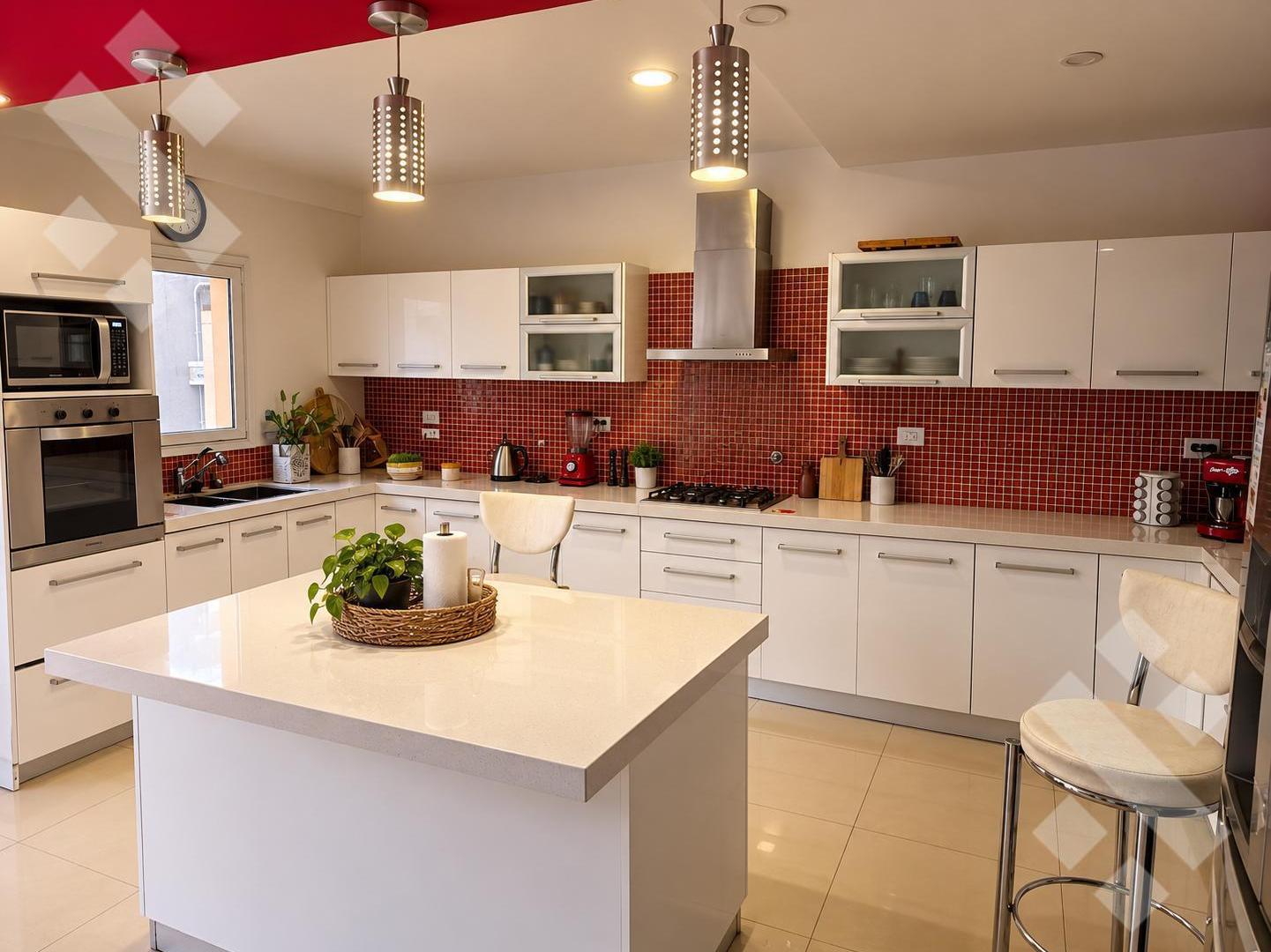 Foto de En Venta | Casa de 4 Dormitorios | Barrio 107 Viviendas | Plottier, imagen 3