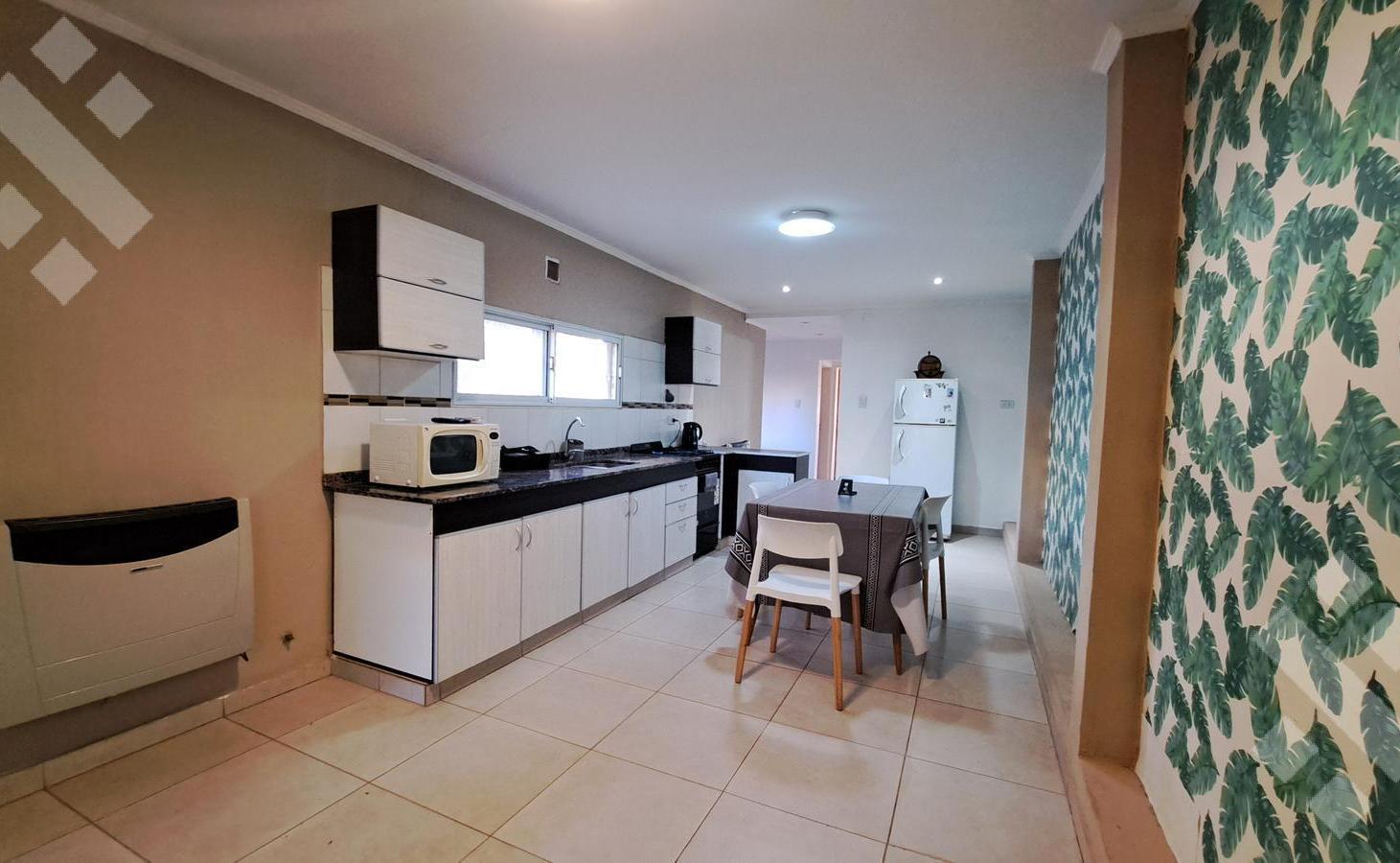 Foto de ALQUILER CASA 3 AMBIENTES CON COCHERA, EN PLAZA HUINCUL, NQN, imagen 3
