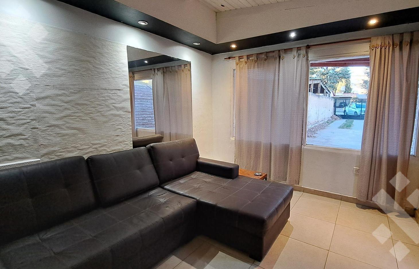 Foto de ALQUILER CASA 3 AMBIENTES CON COCHERA, EN PLAZA HUINCUL, NQN, imagen 1