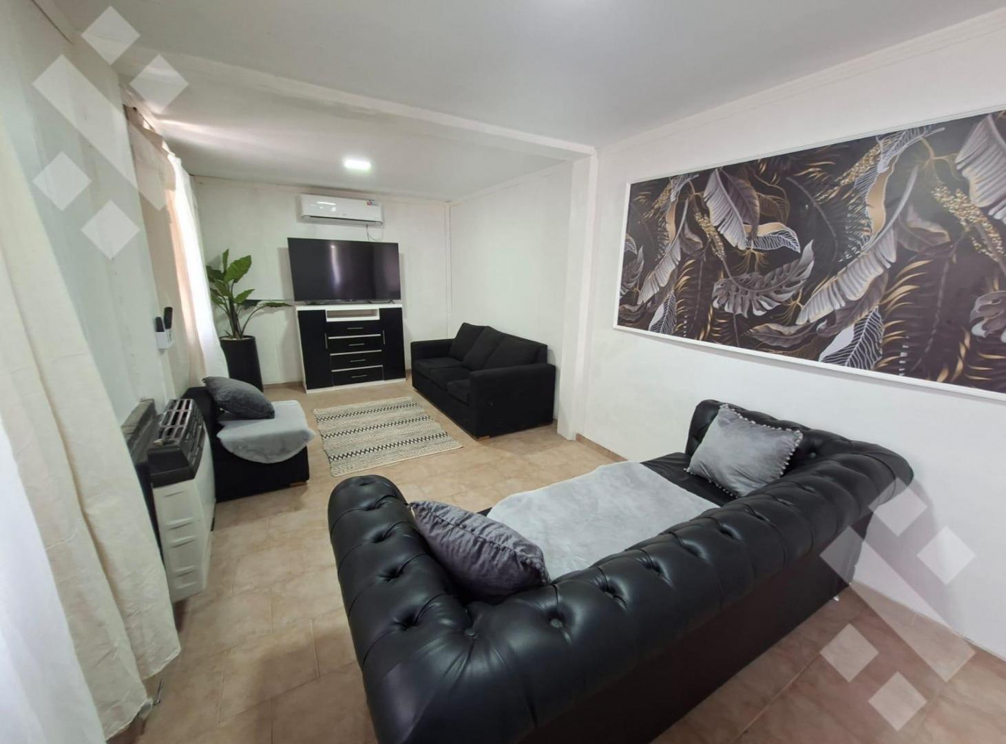 Foto de Complejo de 3 Casas en ALQUILER -CASA #3 ( hab) - A 50m de la plaza, imagen 1