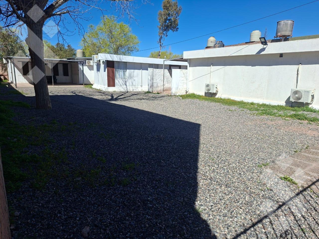 Foto de Complejo de 3 Casas en ALQUILER - Irigoyen 586 - Rincon de los Sauces, imagen 3