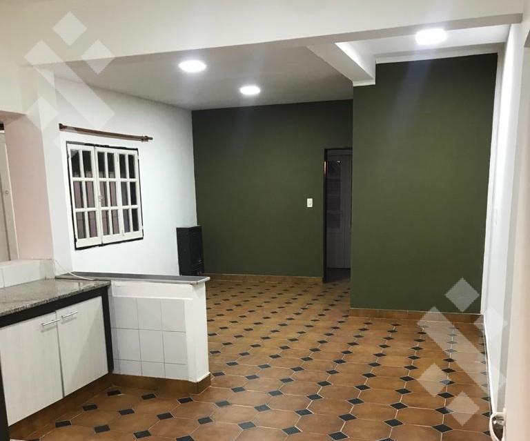 Foto de VENTA CASA DE 6 AMBIENTES, CON COCHERA, EN CAMPAMENTO 1, PLAZA HUINCUL, imagen 3